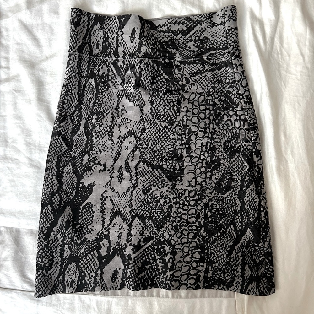 Skirt. BCBGMAXAZRIA. XS. Snake print. Grey/ Black
